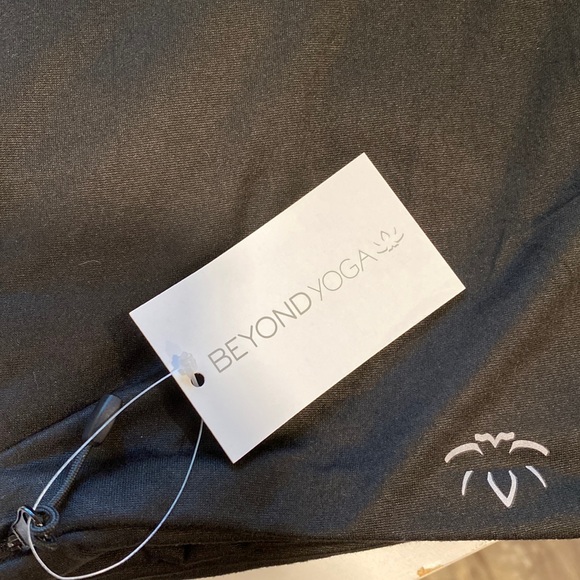 Beyond Yoga infinity scarf with pocket - Picture 2 of 3